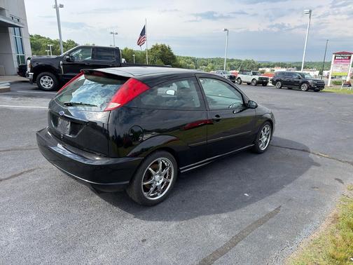 Pitch Black Clearcoat 2003 Ford Focus SVT