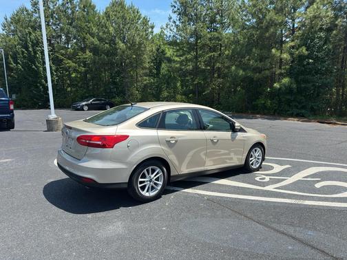 White Gold Metallic 2017 Ford Focus SE