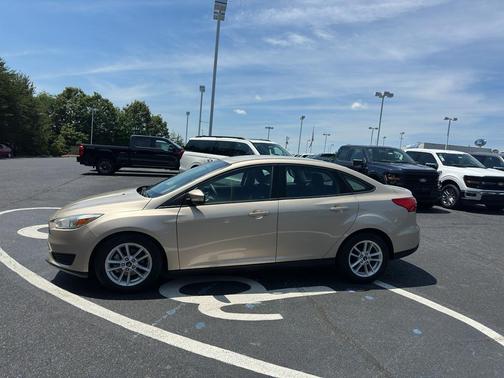 White Gold Metallic 2017 Ford Focus SE