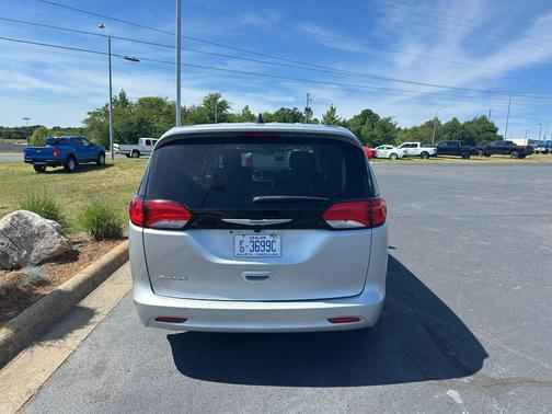 Silver Mist Clearcoat 2023 Chrysler Voyager LX