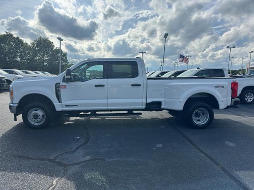 Oxford White 2026 Ford F-350 XLT