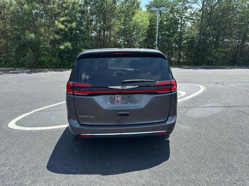 Granite Crystal Metallic Clearcoat 2023 Chrysler Pacifica Touring L
