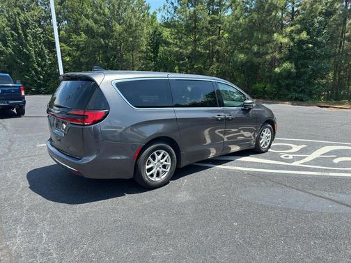 Granite Crystal Metallic Clearcoat 2023 Chrysler Pacifica Touring L