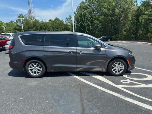 Granite Crystal Metallic Clearcoat 2023 Chrysler Pacifica Touring L