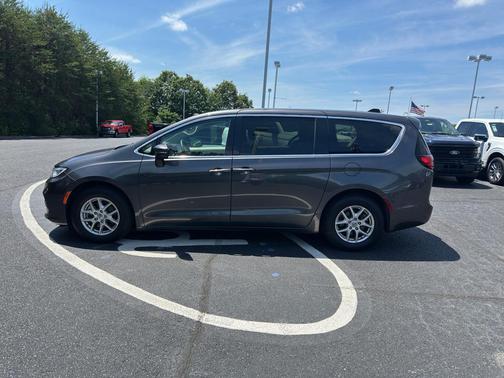 Granite Crystal Metallic Clearcoat 2023 Chrysler Pacifica Touring L