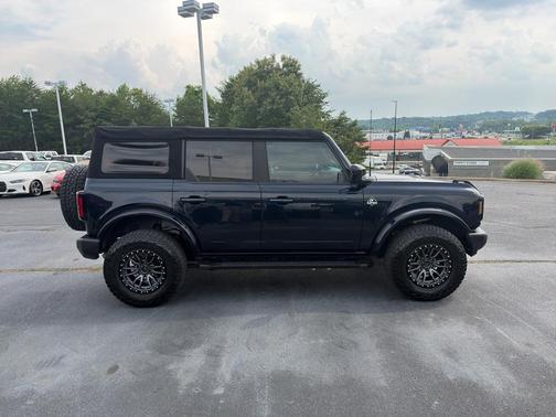 Antimatter Blue Metallic 2021 Ford Bronco Outer Banks