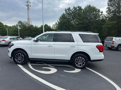 Oxford White 2024 Ford Expedition XLT