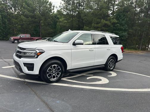 Oxford White 2024 Ford Expedition XLT