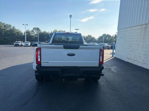 Oxford White 2024 Ford F-350 XL