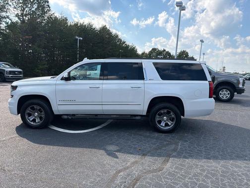 Iridescent Pearl Tricoat 2017 Chevrolet Suburban LT