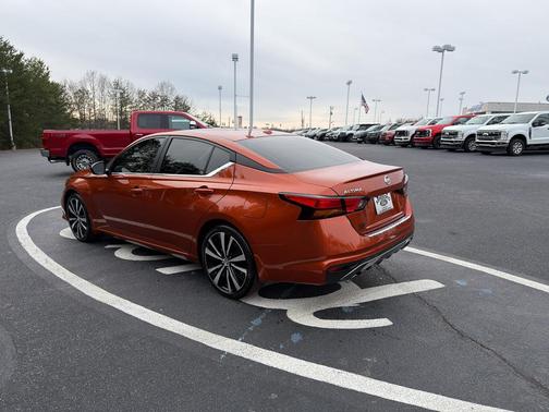 2021 Nissan Altima SR FWD
