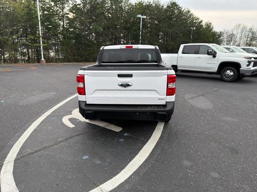 Oxford White 2022 Ford Maverick XL
