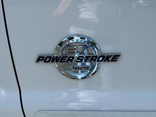 White Platinum Metallic Tri-Coat 2015 Ford F-250 Lariat