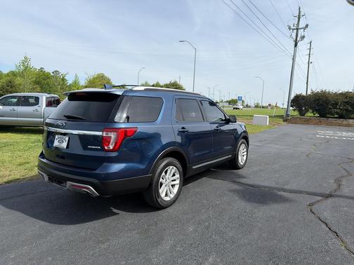 Blue Jeans Metallic 2016 Ford Explorer XLT