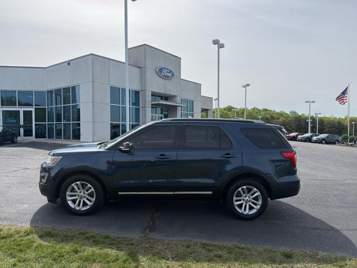 Blue Jeans Metallic 2016 Ford Explorer XLT