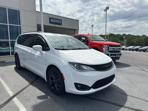 Bright White Clearcoat 2020 Chrysler Pacifica Touring L