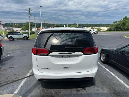 Bright White Clearcoat 2020 Chrysler Pacifica Touring L