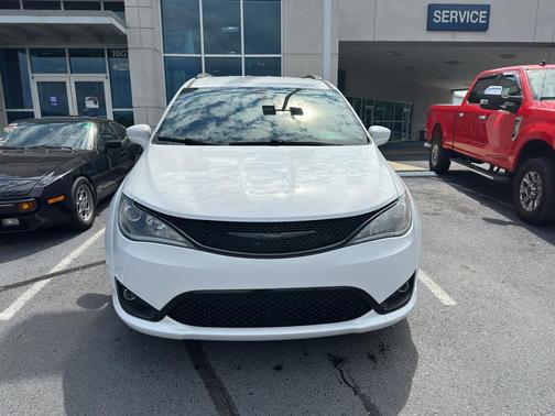 Bright White Clearcoat 2020 Chrysler Pacifica Touring L