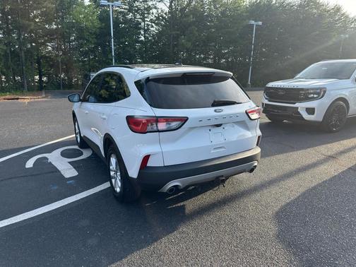 Oxford White 2021 Ford Escape SE