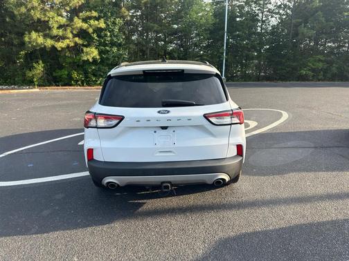 Oxford White 2021 Ford Escape SE