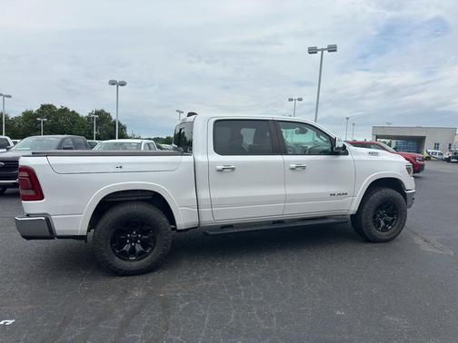 Ivory White Tri-Coat Pearlcoat 2019 RAM 1500 Laramie