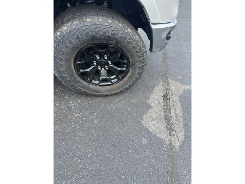 Ivory White Tri-Coat Pearlcoat 2019 RAM 1500 Laramie