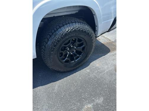 Ivory White Tri-Coat Pearlcoat 2019 RAM 1500 Laramie