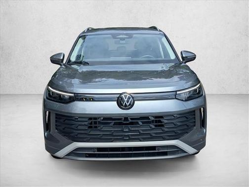 Platinum Gray Metallic 2025 Volkswagen Tiguan 2.0T SE
