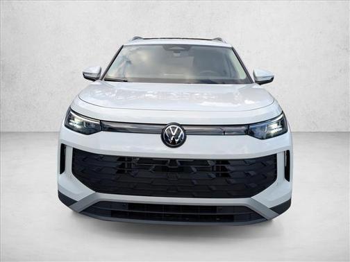 pure white 2026 Volkswagen Tiguan 2.0T SE