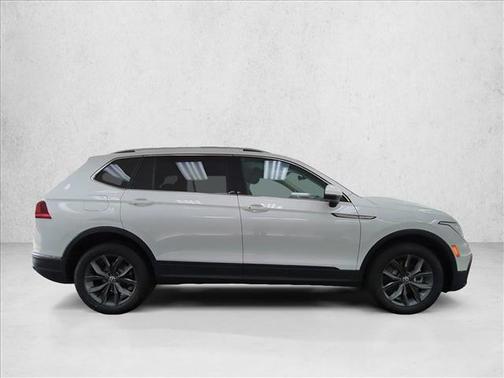Pure White 2024 Volkswagen Tiguan 2.0T SE