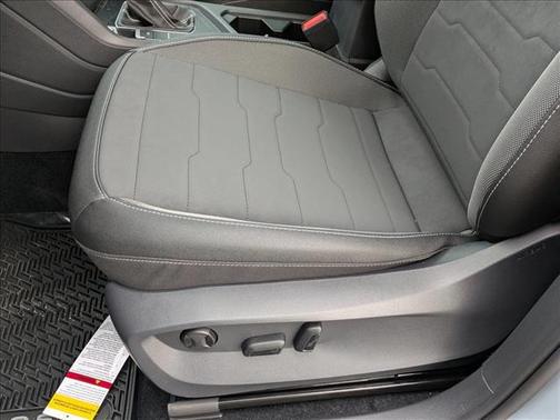 Monument Gray w/Deep Black Roof 2026 Volkswagen Taos SE Black