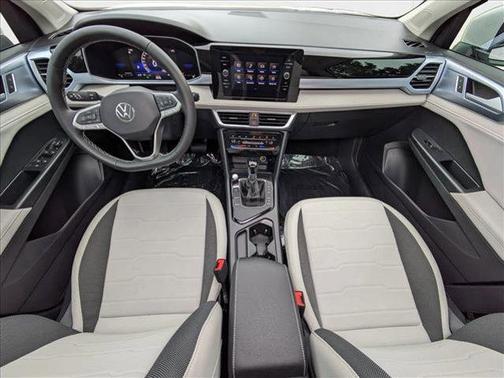 2025 Volkswagen Taos 1.5T SE