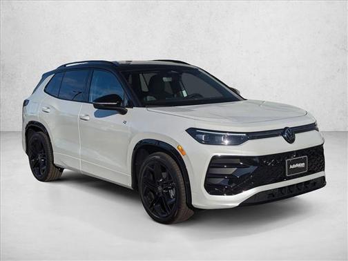 2025 Volkswagen Tiguan 2.0T SE R-Line Black