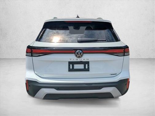 pure white 2026 Volkswagen Tiguan 2.0T SE