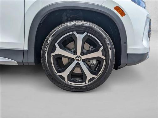 pure white 2026 Volkswagen Tiguan 2.0T SE