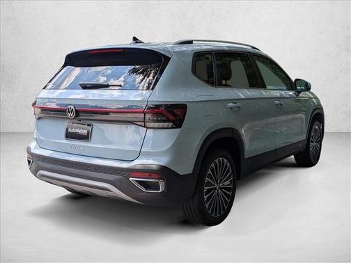 Monument Gray 2026 Volkswagen Taos SE