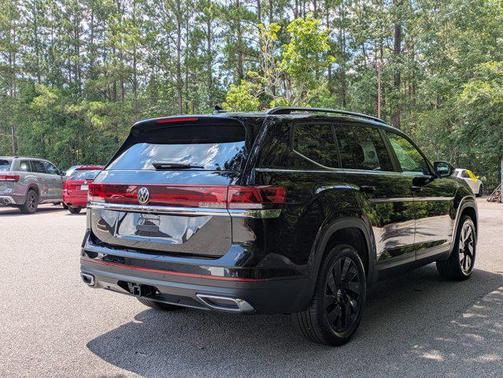 deep black pearl 2026 Volkswagen Atlas 2.0T SE w/Technology