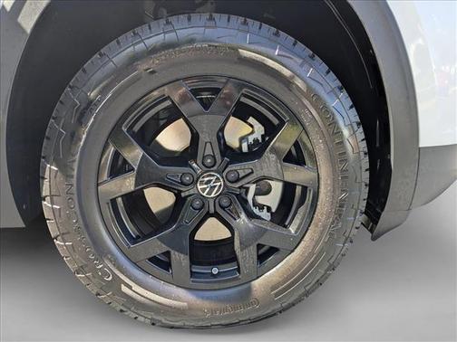 opal white pearl 2026 Volkswagen Atlas Peak Edition