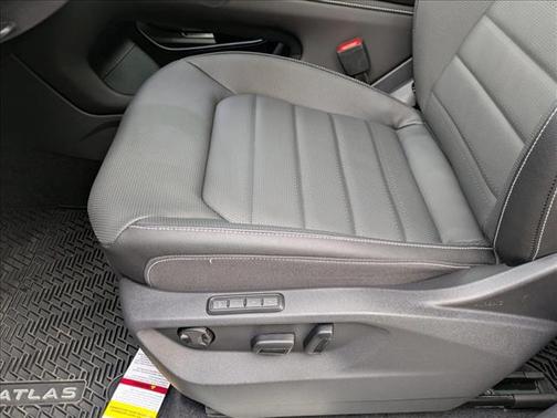 opal white pearl 2026 Volkswagen Atlas Cross Sport 2.0T SEL