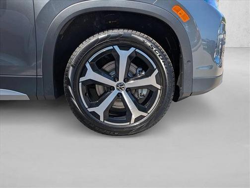 Platinum Gray Metallic 2026 Volkswagen Tiguan 2.0T SE 4MOTION
