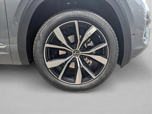 pure gray 2026 Volkswagen Atlas Cross Sport 2.0T SEL Premium