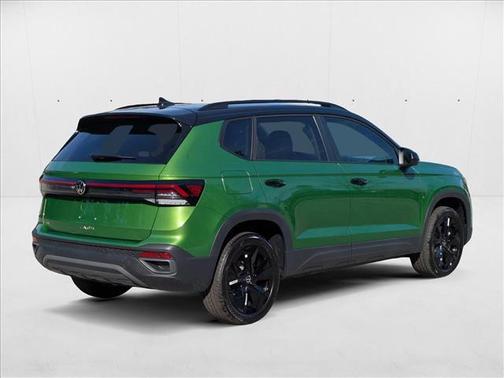 Bright Moss Green Metallic/Deep Black Roof 2025 Volkswagen Taos 1.5T SE Black
