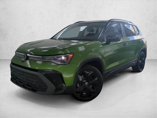 Bright Moss Green Metallic/Deep Black Roof 2025 Volkswagen Taos 1.5T SE Black