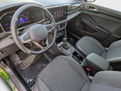 Bright Moss Green Metallic/Deep Black Roof 2025 Volkswagen Taos 1.5T SE Black
