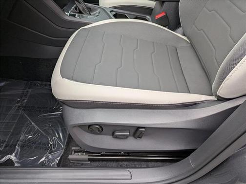 Platinum Gray Metallic 2026 Volkswagen Taos SE