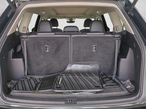 Racing Green Metallic 2021 Volkswagen Atlas 3.6L SEL