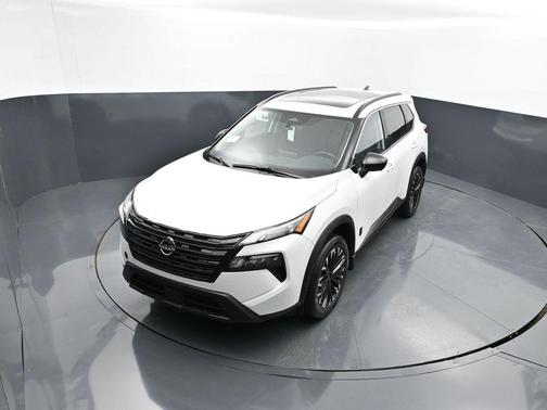 Everest White Pearl Tricoat 2026 Nissan Rogue Dark Armor