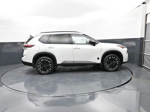 Everest White Pearl Tricoat 2026 Nissan Rogue Dark Armor