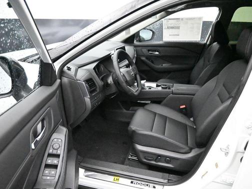 Everest White Pearl Tricoat 2026 Nissan Rogue Dark Armor