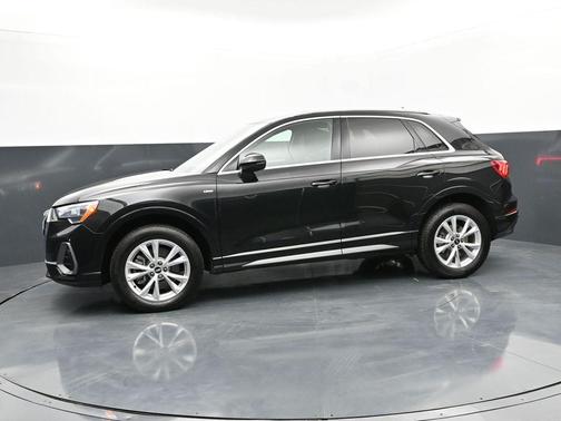 Mythos Black Metallic 2022 Audi Q3 45 S line Premium